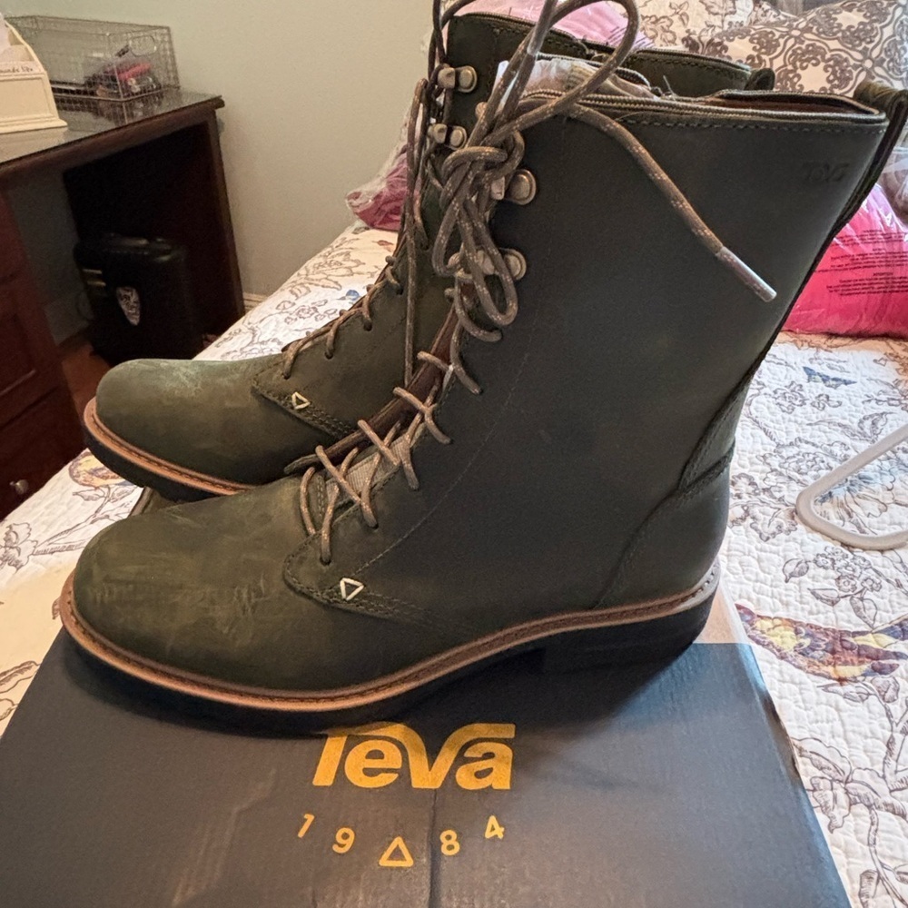 Teva Rowena Lace Up Boots 9.5 - Picture 2 of 6